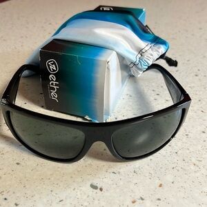 Vonzipper Mens sunglasses black and gray